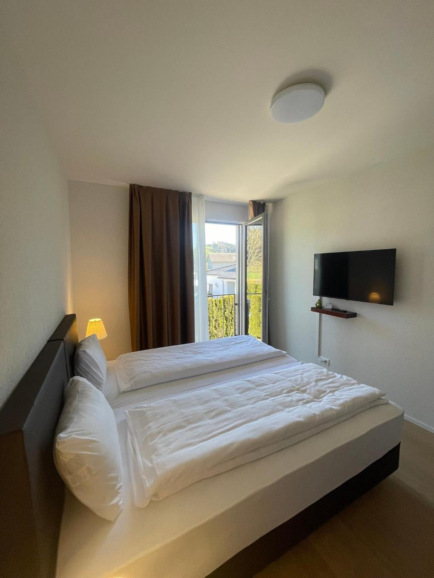 Hotel Swiss Bellevue Oberwangen Exterior foto